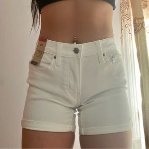 NWT Levi’s Mid Length Women’s Shorts